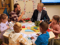 Foto bij artikel Minister Dijkgraaf bezoekt OBS Nicolaas Beets op de Dag van de Leraar